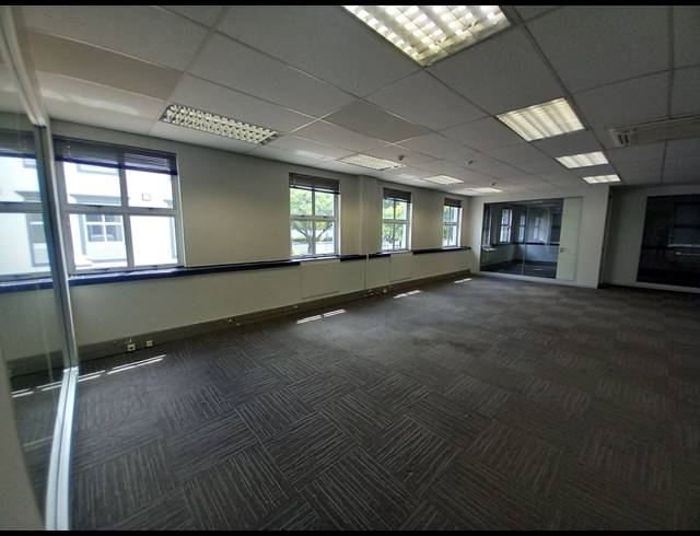 559M² OFFICE TO LET IN BRYANSTON